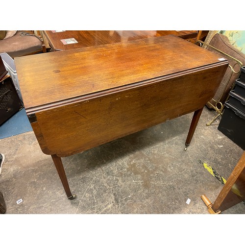 121 - GEORGE III MAHOGANY AND ROSEWOOD CROSSBANDED PEMBROKE TABLE