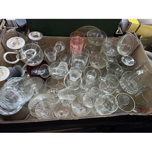 323 - BOX OF ASSORTED GLASSWARES