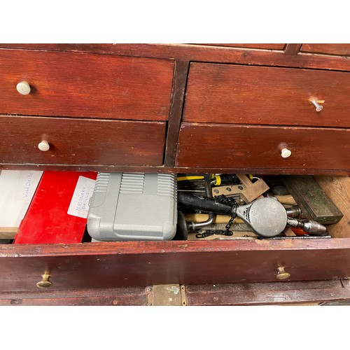 351 - TABLETOP CABINET OF VARIOUS DRAWERS OF TOOLS