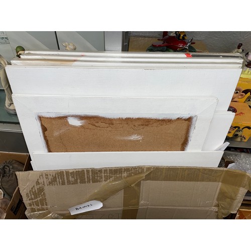 308 - QUANTITY OF MEDIUM ARTISTS CANVASES AND ARTISTS BOARDS AND A READY MADE PICTURE FRAME