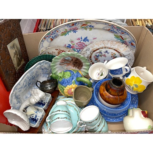 320 - CARTON CONTAINING ROYAL TUSCAN BONE CHINA TEASET, BLUE AND WHITE DISH, VICTORIA PLATES, CHIP CARVED ... 