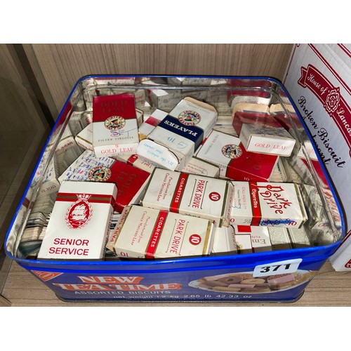 371 - BOX OF VARIOUS CIGARETTE CARDS, TEA CARDS AND LOOSE CARDS