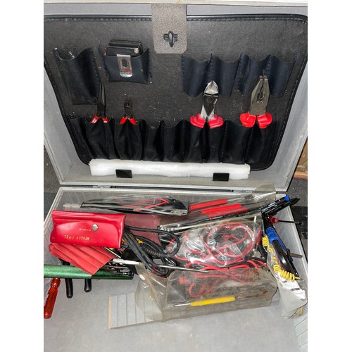 387 - HARD CASE CONTAINING ELECTRICIANS TOOLKIT, VARIOUS PLIERS, NIPS AND SCREWDRIVERS, ETC