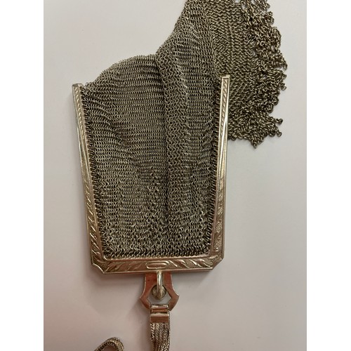 503 - GERMAN ART DECO WHITE METAL CHAIN MAIL FRINGED EVENING PURSE WITH CABOCHON FASTENER