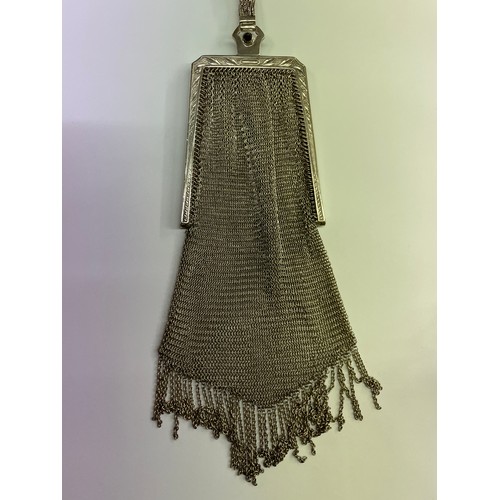 503 - GERMAN ART DECO WHITE METAL CHAIN MAIL FRINGED EVENING PURSE WITH CABOCHON FASTENER