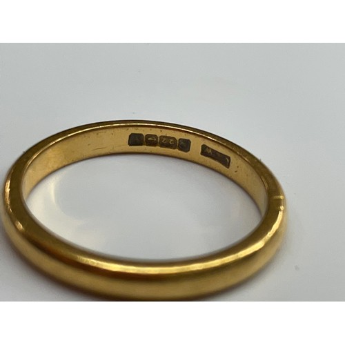 569 - 22CT GOLD WEDDING BAND SIZE N 4.3G APPROX