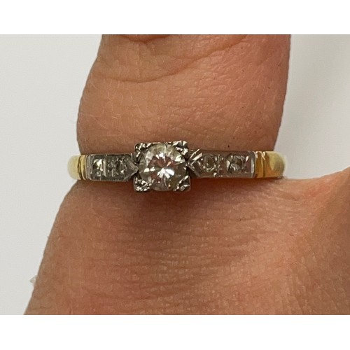 568 - 18CT GOLD DIAMOND SOLITAIRE RING SIZE J 2.6G APPROX