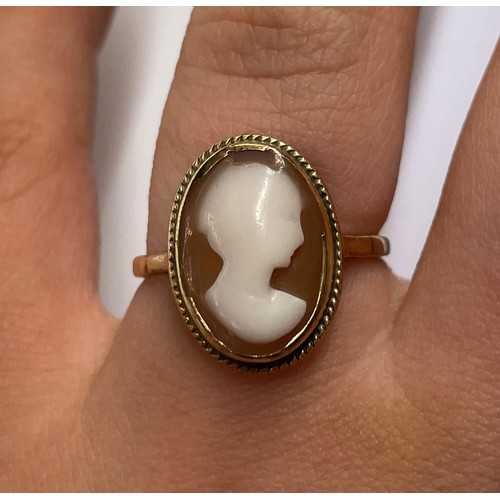 567 - 9CT GOLD OVAL CAMEO RING SIZE L 2.6G APPROX