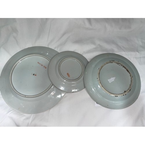 418 - THREE CANTONESE FAMILLE ROSE DECORATED PLATES, SOME A/F