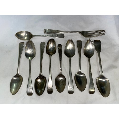 413 - SELECTION OF SILVER TEASPOONS AND A FORK 5.8OZT OVERALL