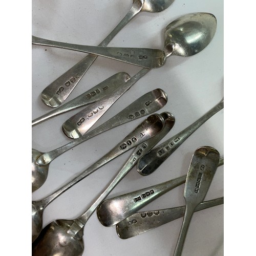 413 - SELECTION OF SILVER TEASPOONS AND A FORK 5.8OZT OVERALL