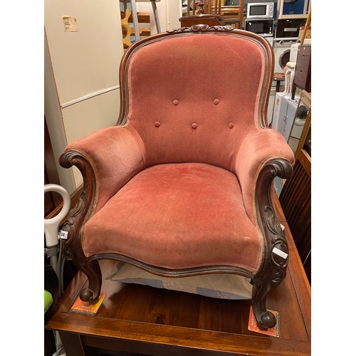 34 - VICTORIAN ROSEWOOD AND PINK BLUSH BUTTON BACKED GENTLEMANS ARMCHAIR