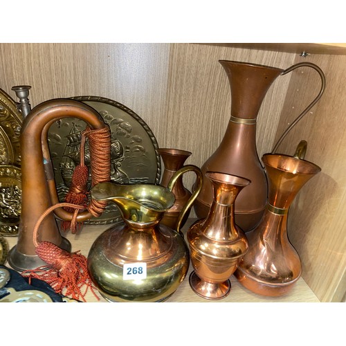 268 - SHELF OF BRASS MARTINGALES ON STRAPS, COPPER AND BRASS BANDED JUGS AND A VINTAGE BUGLE HORN