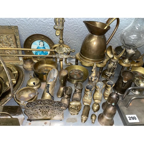 290 - LARGE SELECTION OF BRASS WARE INC. ASHTRAYS, TRENCHART SHELL CASES, GRADUATED CANDLESTICKS, BOOTS AN... 