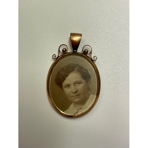 457 - 9CT ROSE GOLD MOUNTED DOUBLE SIDED PHOTOGRAPH PENDANT