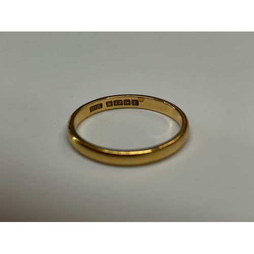 444 - 22CT GOLD WEDDING BAND SIZE L/M 2.6G APPROX