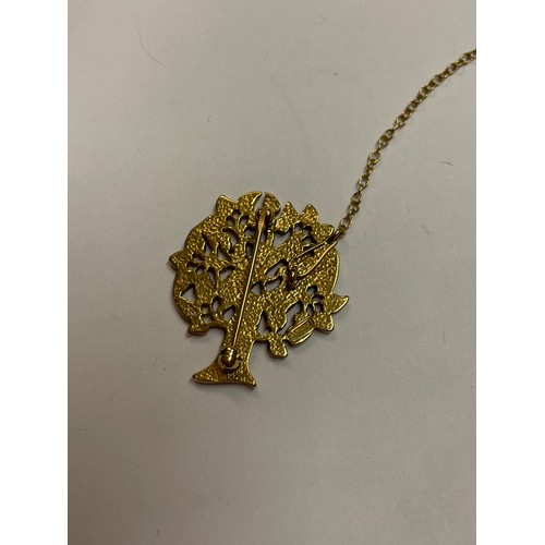 463 - 9CT GOLD TREE OF LIFE BROOCH WITH SAFETY CHAIN 6G APPROX