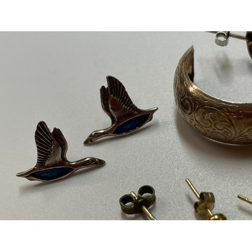 470 - PAIR OF SILVER AND ENAMEL DUCKS IN FLIGHT EARRINGS, OTHER STUD EARRINGS, AND ROSE METAL AND PEBBLE D... 