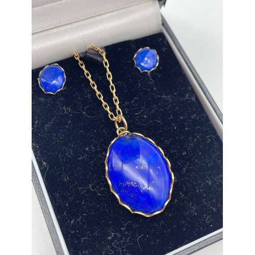 469 - 9CT GOLD MOUNTED LAPIS LAZULI PENDANT ON TRACE CHAIN WITH 9CT GOLD MATCHING EARRINGS 10G OVERALL