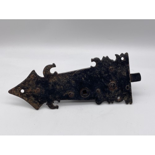 318 - 18TH CENTURY IRON LATCH LOCK POSSIBLY GERMAN 23cm