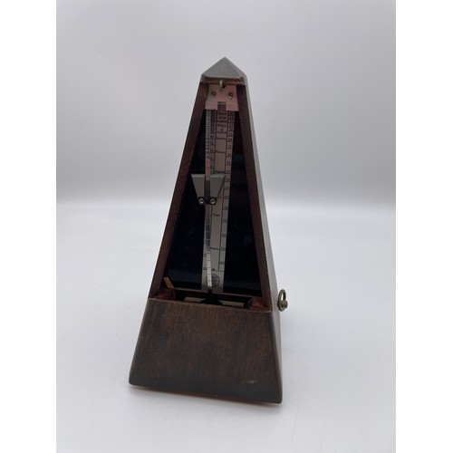 335 - PAQUET FRENCH METRONOME 22cm HIGH