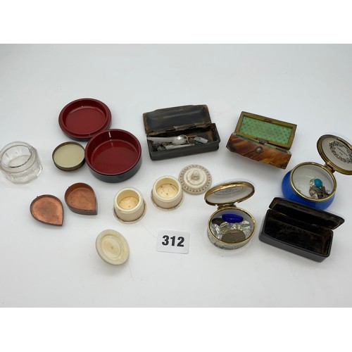 312 - 19TH CENTURY PAPIER MACHE AND TORTOISE SHELL EFFECT SNUFF BOXES, LACQUER BOXES, ENAMEL PILL BOXES