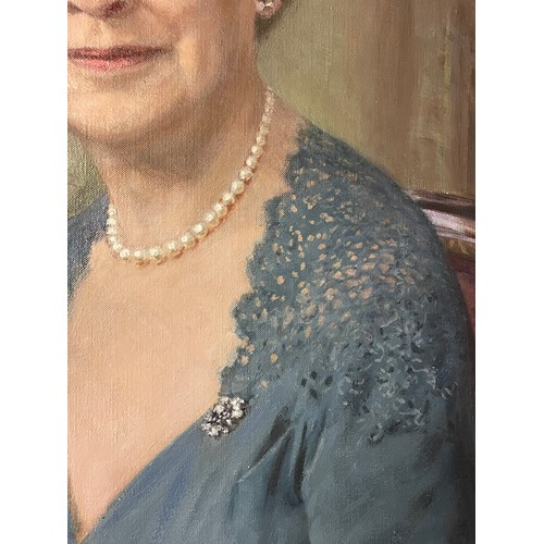 534 - 20TH CENTURY OIL ON CANVAS UNTITLED SEATED PORTRAIT OF AN ELDERLY LADY IN A BLUE DRESS WITH PEARLS I... 