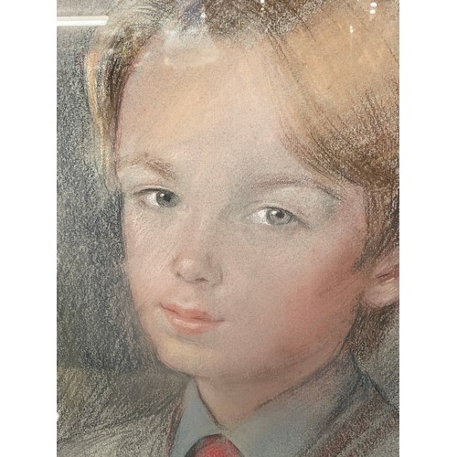 517 - 20TH CENTURY PASTELS AND CRAYON ON PAPER PORTRAIT STUDY OF GRAHAM BY G.R. CORBETT F/G 25 X 30CMAPPRO... 