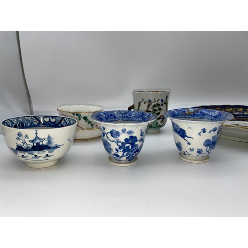 482 - BOX OF MISCELLANEOUS 18TH CENTURY TEA BOWLS AND SAUCERS, WORCESTER, JAMES GILES STYLE PLATE A/F