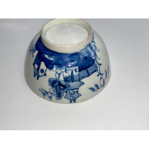 423 - 18TH CENTURY CANNON BALL PATTERN TEA BOWL AND SAUCER POSSIBLY LIVERPOOL CIRCA 1760 AND BLUE AND WHIT... 