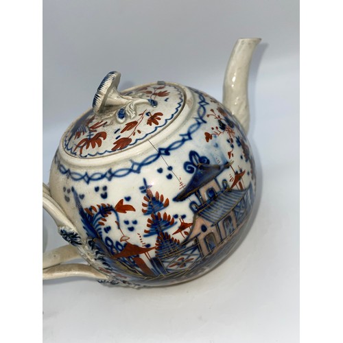 427 - 18TH CENTURY PEARL WARE BULLET TEAPOT WITH INTERTWINED DOUBLE HANDLE A/F, AND A FIRST PERIOD WORCEST... 