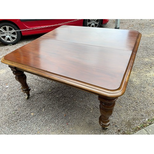 110 - EARLY VICTORIAN FLAME MAHOGANY EXTENDING DINING TABLE WITH MOULDED EDGE ON BULBOUS HEXAGONAL TAPERED... 