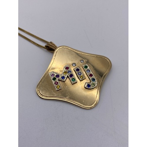 464 - 9CT GOLD SHAPED PENDANT CRESTED WITH STONES SAYING MIJ ON A 9CT GOLD FLAT CURB LINK CHAIN WITH DIAMO... 