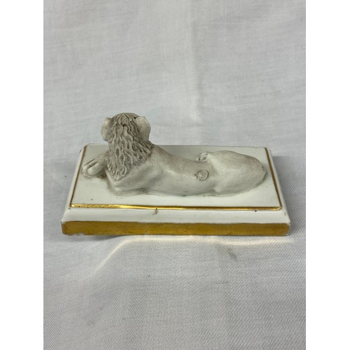 324 - FRENCH DAGOTY PARIS BISCUIT PORCELAIN GILT OUTLINED RECUMBENT LION PAPERWEIGHT, STAMP TO BASE 5cm x ... 