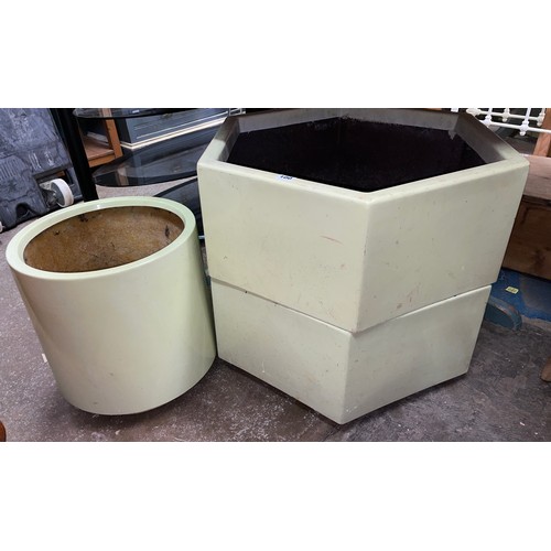 100 - VINTAGE AVOCADO GREEN FIBRE GLASS HEXAGONAL PLANTERS AND A CIRCULAR PLANTER