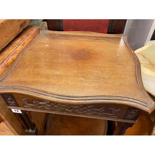 65 - EDWARDIAN MAHOGANY CHIPPENDALE REVIVAL CARVED TABLE WITH CLUSTER COLUMN LEGS H- 72cm W- 44cmD- 44cm