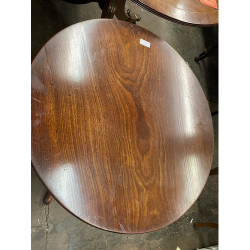 8 - GEORGE III MAHOGANY TILT TOP WINE TABLE ONE PIECE CIRCULAR TOP ON A TURNED GUN BARREL STEM TOP DIAME... 