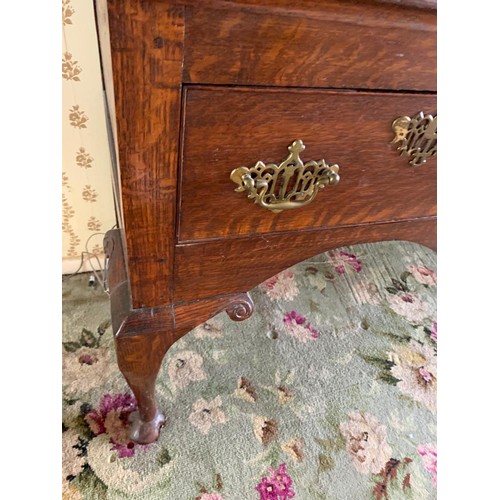 34 - 18TH CENTURY OAK DRESSER, THE PLATE RACK WITH MOULDED CORNICE AND PENDANT FRIEZE, THE SHELVES FLANKE... 