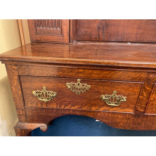 34 - 18TH CENTURY OAK DRESSER, THE PLATE RACK WITH MOULDED CORNICE AND PENDANT FRIEZE, THE SHELVES FLANKE... 