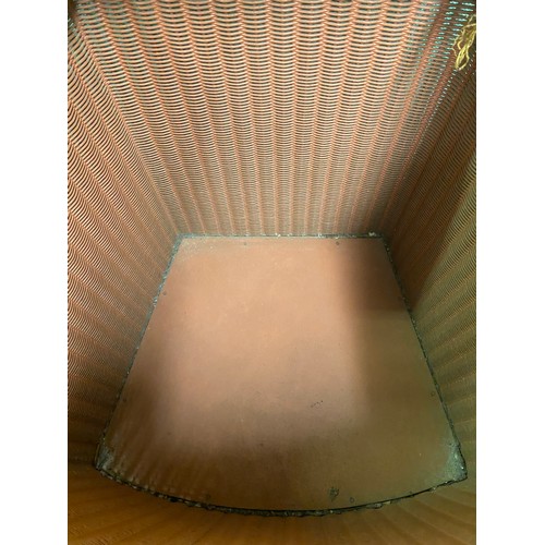 58 - PINK PADDED TOPPED LLOYD LOOM LINEN BIN