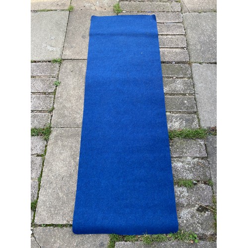 64 - QUANTITY OF BLUE ENTRANCE RUNNERS