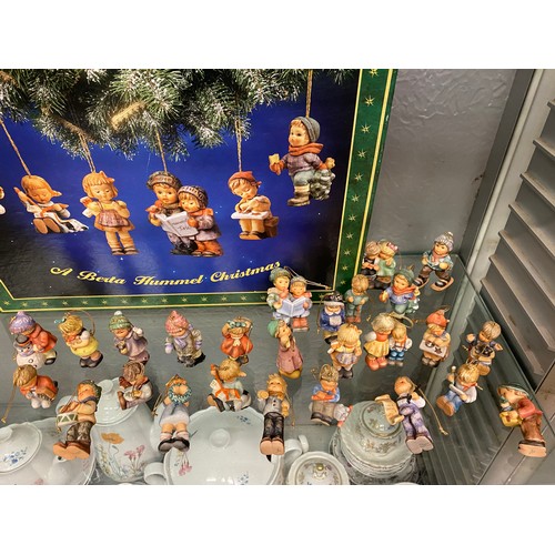 166 - BOX SET OF HUMMEL CHRISTMAS FIGURE TREE DECORATIONS