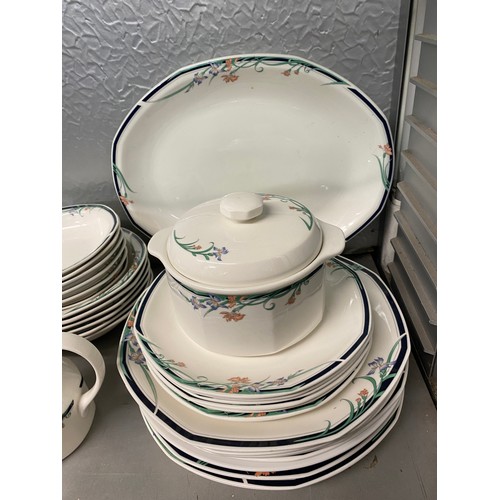 171 - ROYAL DOULTON JUNO PATTERN TABLE SERVICE