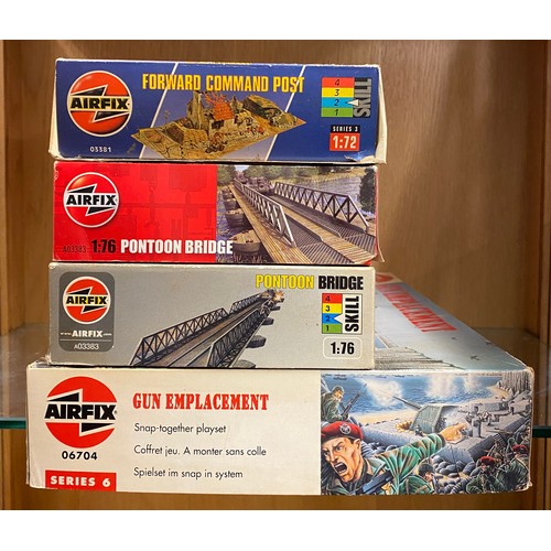 214 - AIRFIX MODEL KITS 1.72 AND 1.76 - PONTOON BRIDGE, FORWARD COMMAND POST AND GUN INPLACEMENT 06704