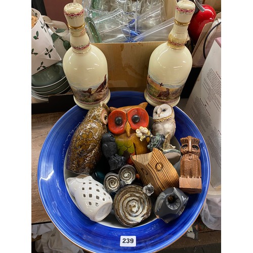 239 - LARGE BOWL OF VARIOUS CARVED WOODEN AND CERAMIC OWL FIGURES, AND PAIR OF FAMOUS GROUSE WHISKEY FLASK... 