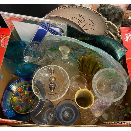 229 - BOX OF MAINLY COLOURED AND DECORATIVE GLASSWARE