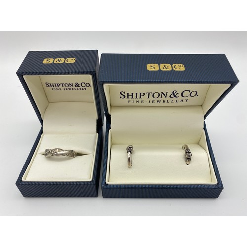 290 - SHIPTON & CO 925 SILVER CROSSOVER RING, CASED PAIR OF EARRINGS, A PENDANT ON TRACE CHAIN, VARIOUS DE... 