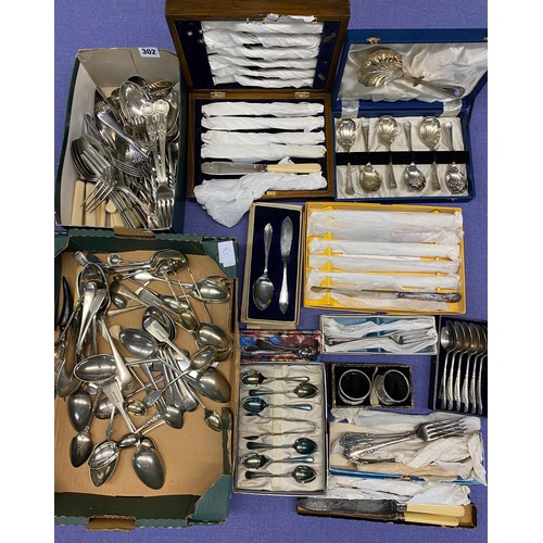 302 - GOOD SELECTION OF BOXED AND CASED CUTLERY FLATWARE