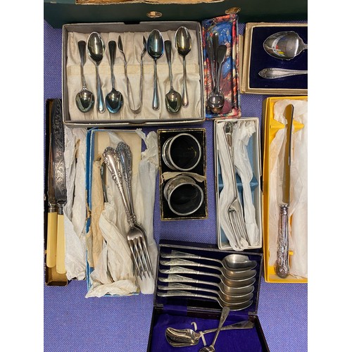 302 - GOOD SELECTION OF BOXED AND CASED CUTLERY FLATWARE