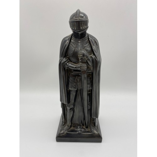 311 - STANDING KNIGHT NOVELTY TABLE LIGHTER